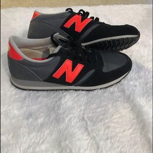 Women’s New Balance sneakers 420